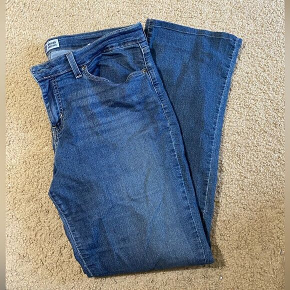 Signature Levi’s Blue Jeans - Picture 1 of 3